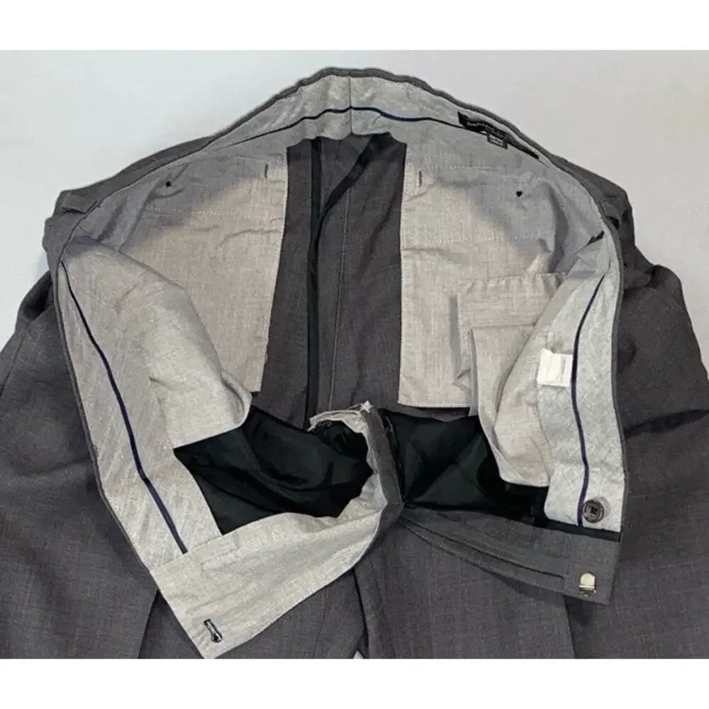 Banana Republic Classic Fit Flat Front Wool Dress Pants in Mid Gray. Men's 33X30